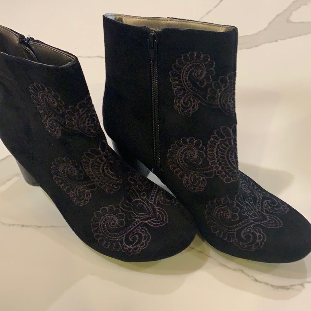 Relativity Emma Bootie Women Size 8.5 Embellished